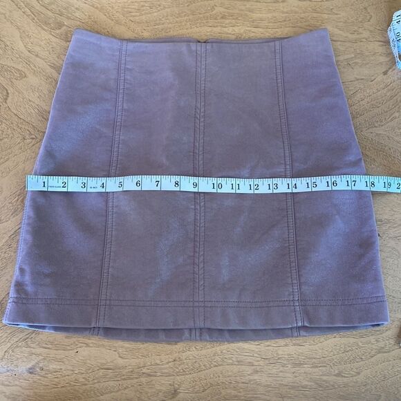 Free People Modern Femme Vegan Suede Mini Skirt in Mauve Size 6 - Picture 7 of 11
